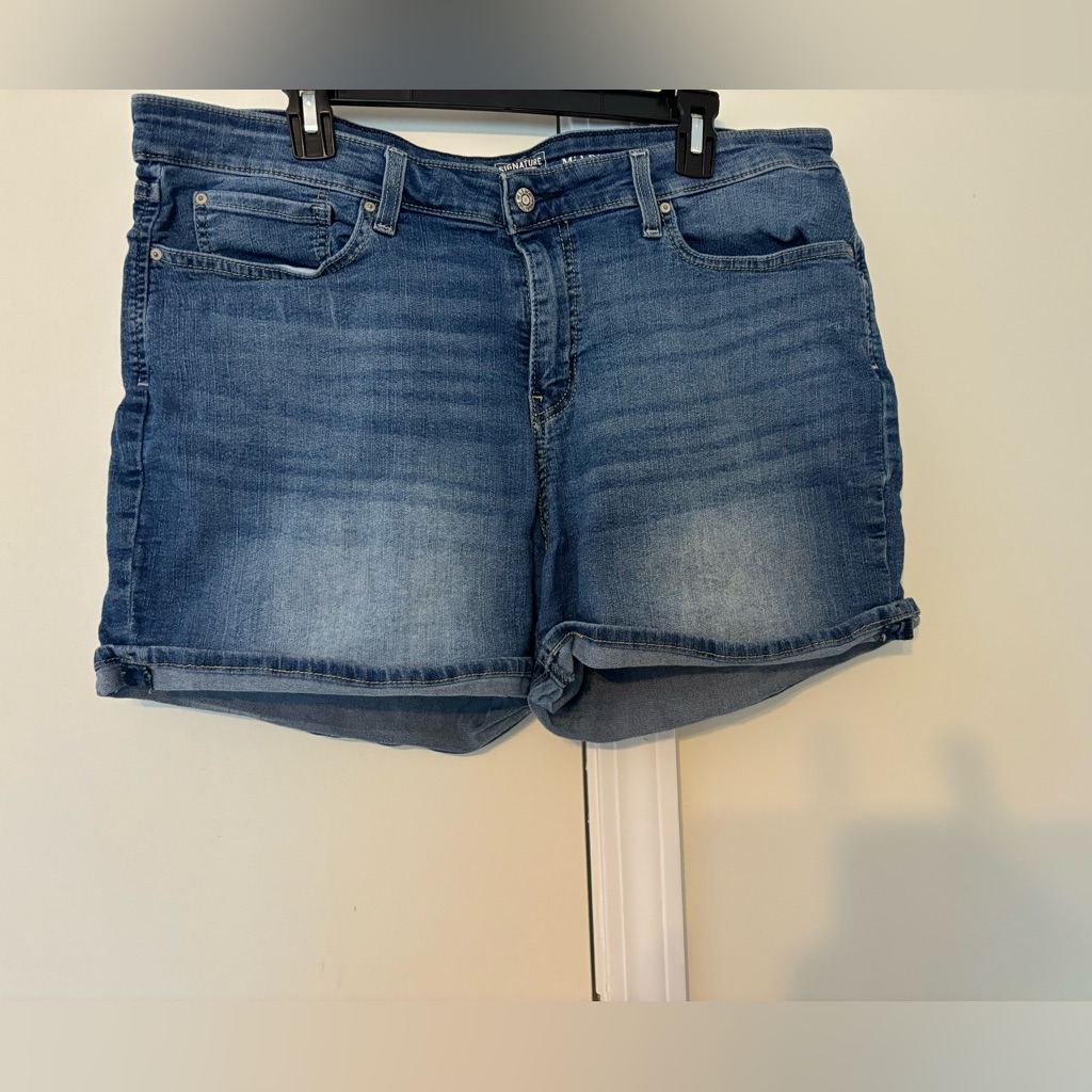 Levi’s Light Wash Blue Jean Shorts W/ Cuffs Women’s Size 34 Waist